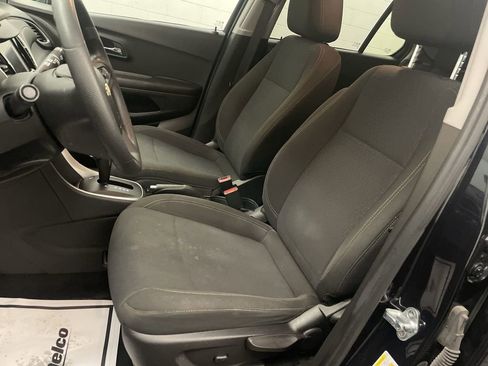 Used 2022 Chevrolet Trax LS w/ Tint and Cruise Package image 11