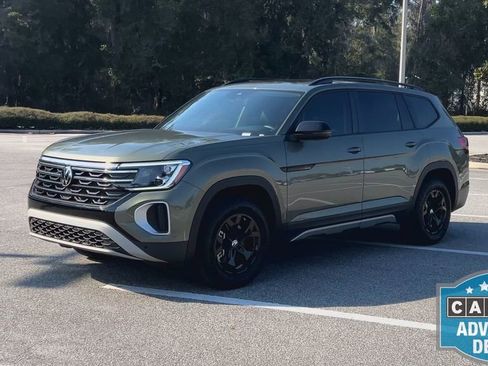 Used 2025 Volkswagen Atlas Peak Edition SE image 4