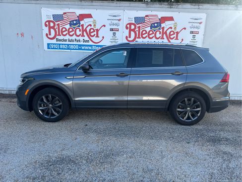 Used 2023 Volkswagen Tiguan SE AWD/4WD image 7