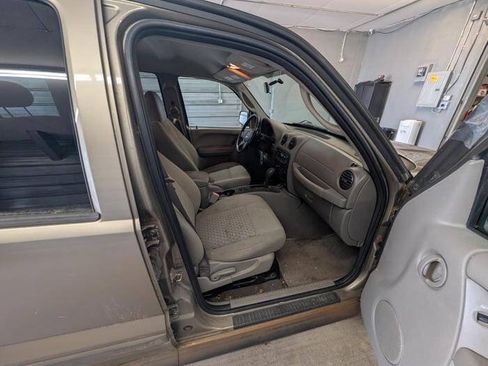 Used 2007 Jeep Liberty Sport AWD/4WD image 29