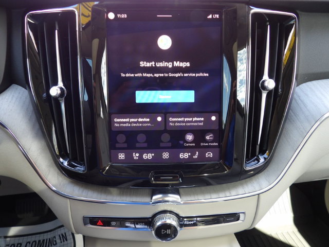 Certified 2024 Volvo XC60 B5 Plus w/ Climate Package AWD/4WD image 23