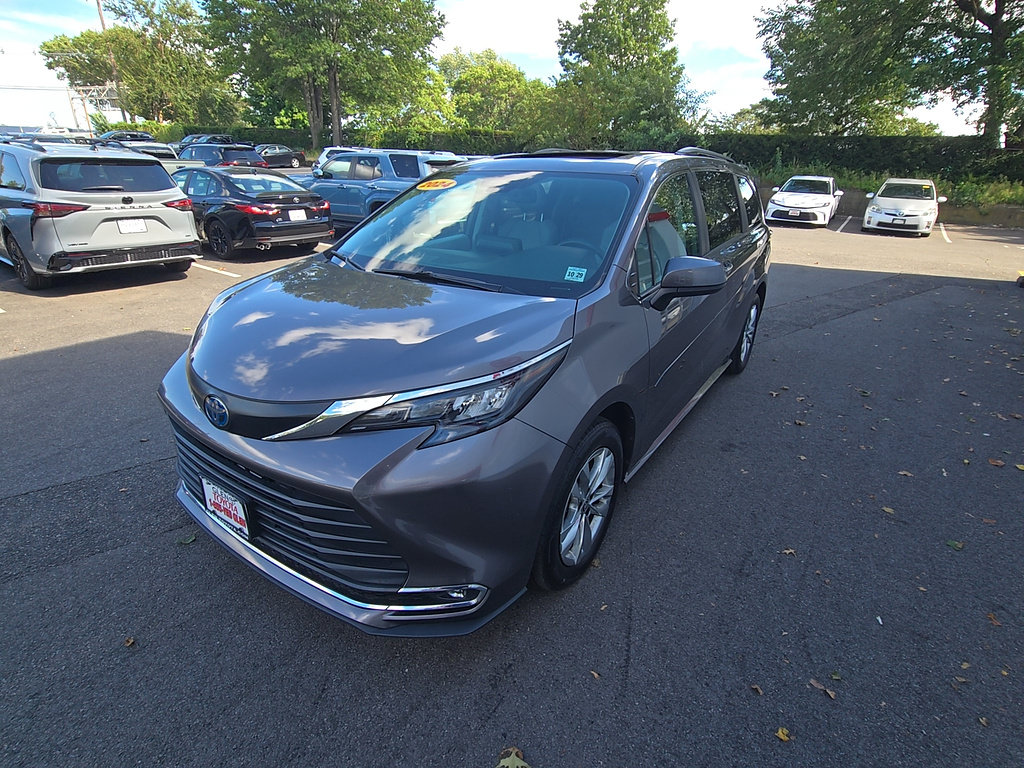 Certified 2024 Toyota Sienna XLE w/ XLE Plus Package AWD/4WD image 22
