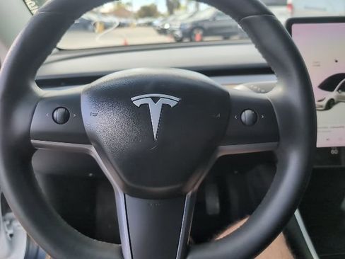 Used 2020 Tesla Model 3 Standard Range Plus image 11