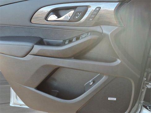 Used 2023 Chevrolet Traverse High Country image 19