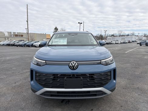 New 2026 Volkswagen Tiguan SE image 2