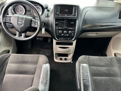Used 2019 Dodge Grand Caravan SE w/ UConnect Hands-Free Group FWD image 13