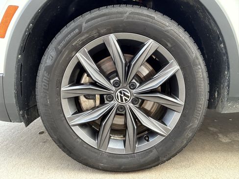 Used 2022 Volkswagen Tiguan SE image 12