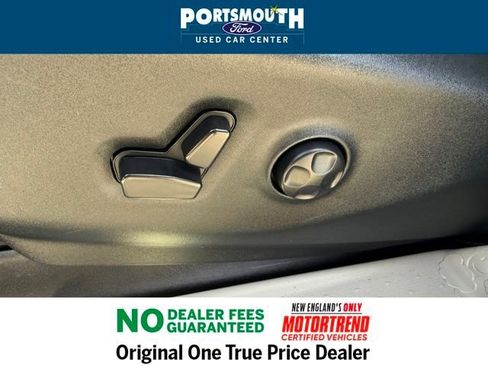 Used 2024 Chrysler Pacifica Touring-L image 22