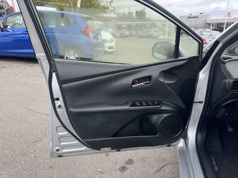 Used 2018 Toyota Prius Two image 7