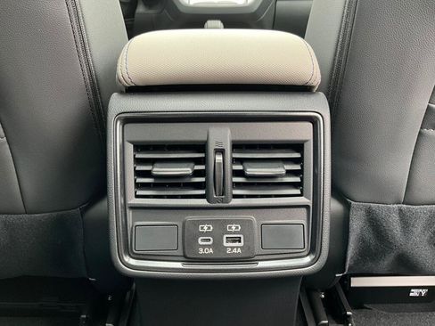 Used 2025 Subaru Forester Limited AWD/4WD image 16