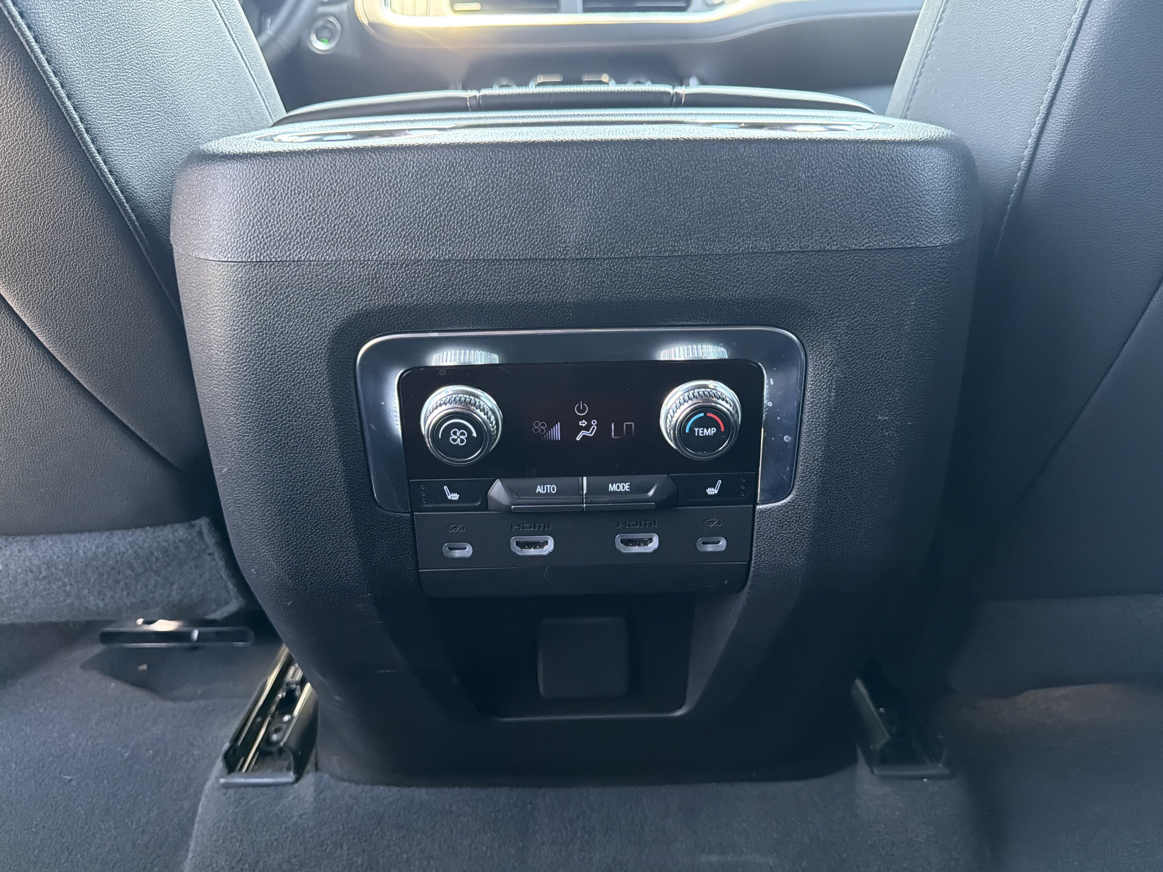 Used 2023 GMC Yukon XL AT4 w/ AT4 Premium Package AWD/4WD image 45
