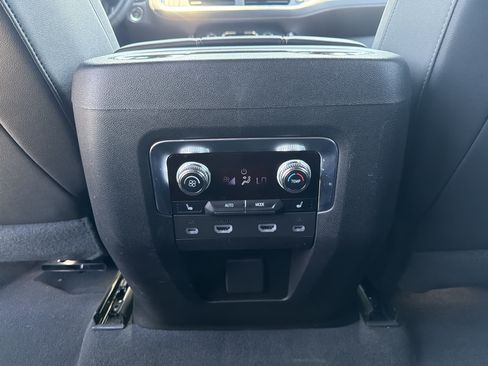 Used 2023 GMC Yukon XL AT4 w/ AT4 Premium Package AWD/4WD image 45