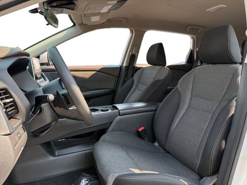 Used 2022 Nissan Rogue SV image 9