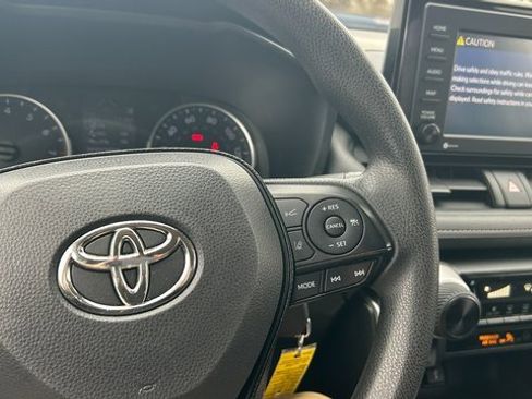 Used 2020 Toyota RAV4 LE image 20