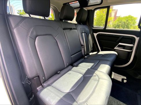 Used 2023 Land Rover Defender 110 SE AWD/4WD image 19