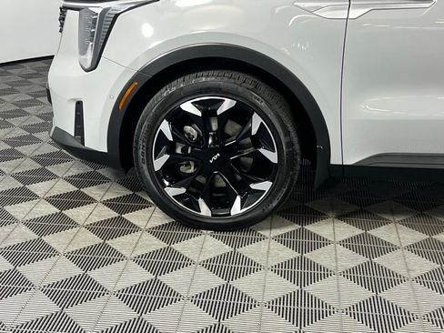 Used 2024 Kia Sorento SX image 13