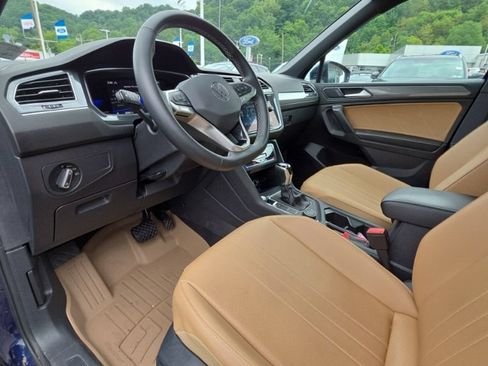 Used 2022 Volkswagen Tiguan SE w/ Panoramic Sunroof Package AWD/4WD image 9