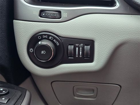 Used 2020 Jeep Cherokee Latitude Plus image 17