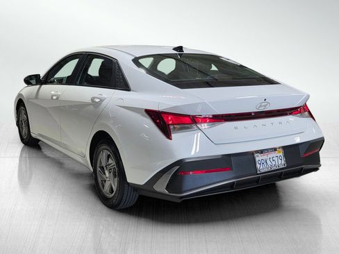 Certified 2025 Hyundai Elantra SE image 5