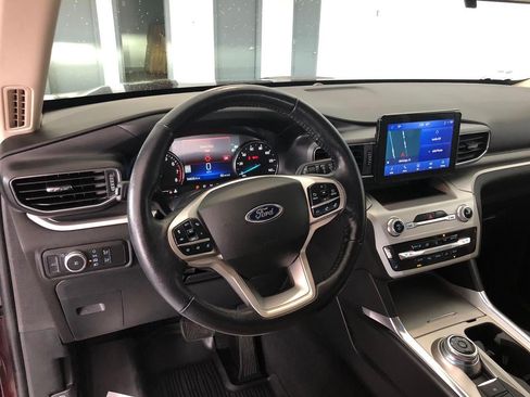 Used 2022 Ford Explorer XLT w/ Equipment Group 202A AWD/4WD image 15