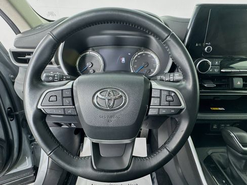 Certified 2024 Toyota Highlander XLE AWD/4WD image 11