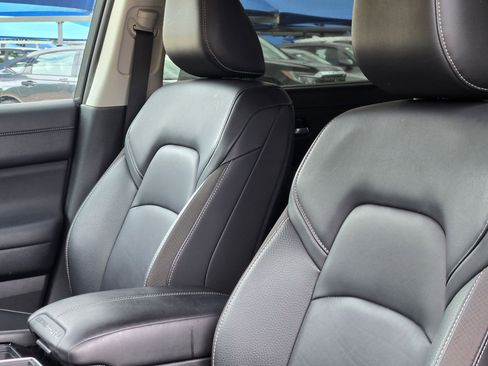 Used 2025 Nissan Pathfinder SL image 13