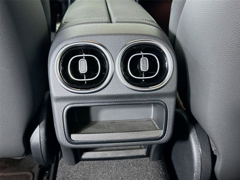 Used 2025 Mercedes-Benz C 300 4MATIC Sedan image 32