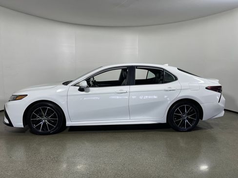Certified 2023 Toyota Camry SE image 6