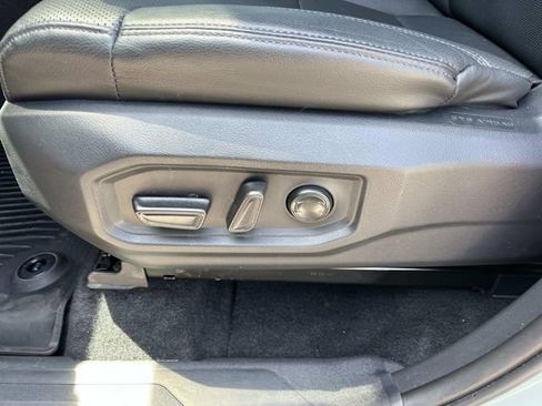 Used 2025 Toyota Tundra Limited AWD/4WD image 29