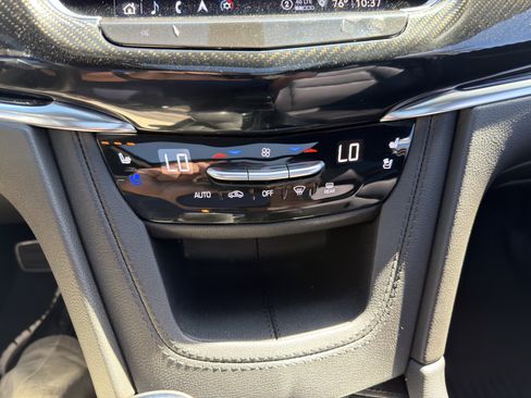 Used 2023 Cadillac XT6 Sport w/ Technology Package AWD/4WD image 36