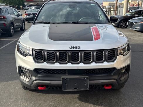 Used 2025 Jeep Compass Trailhawk AWD/4WD image 2