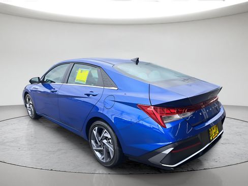 Used 2026 Hyundai Elantra Limited FWD image 5