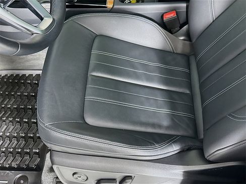 Used 2023 Audi Q5 2.0T Premium w/ Convenience Package image 19