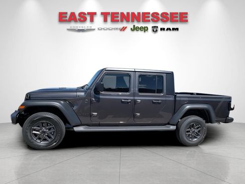 New 2025 Jeep Gladiator Sport image 6