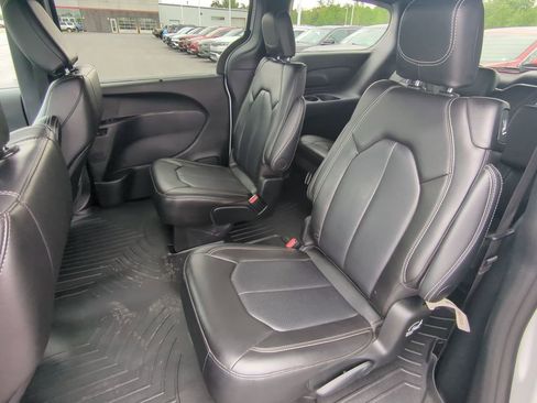 Used 2024 Chrysler Pacifica Touring-L w/ S Appearance Package FWD image 29