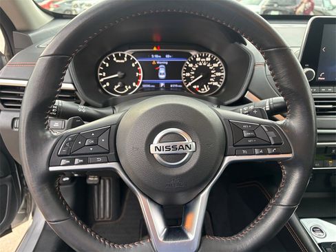 Used 2022 Nissan Altima 2.5 SR image 14