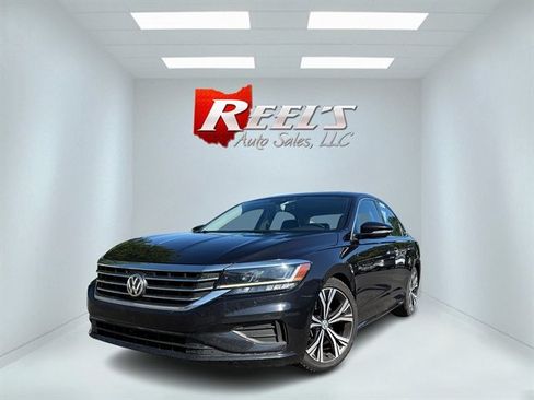Used 2022 Volkswagen Passat 2.0T SE FWD image 1