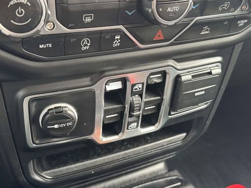 Used 2021 Jeep Gladiator Willys image 25