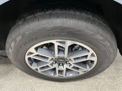 Used 2025 Ford Expedition Active AWD/4WD image 16