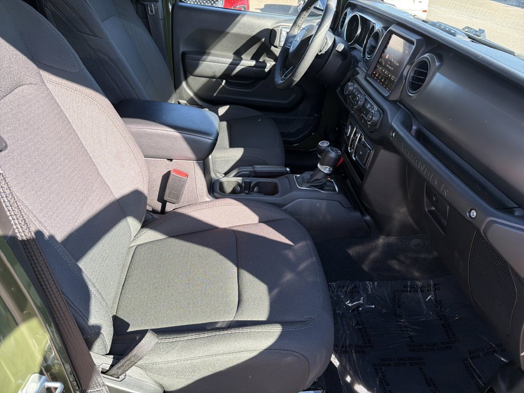 Used 2023 Jeep Wrangler Unlimited w/ Cold Weather Group AWD/4WD image 18