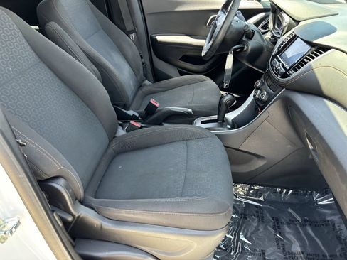 Used 2020 Chevrolet Trax LS FWD image 9