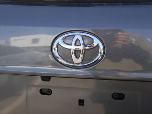 Used 2024 Toyota Highlander LE image 18