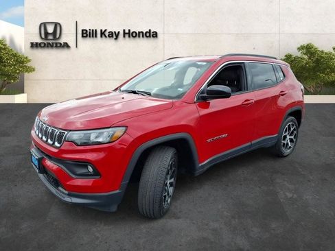 Used 2024 Jeep Compass Latitude image 8