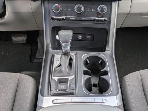Certified 2024 Kia Carnival LX FWD image 16