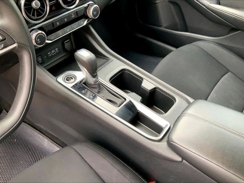 Used 2024 Nissan Sentra SV w/ Trunk Package image 16