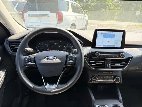 Used 2022 Ford Escape SE w/ SE Sport Appearance Package AWD/4WD image 13