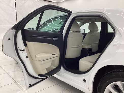 Used 2021 Chrysler 300 Touring image 22
