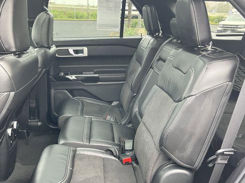 Certified 2022 Ford Explorer ST image 11