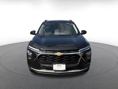 Used 2025 Chevrolet Trax LT w/ LT Convenience Package image 4