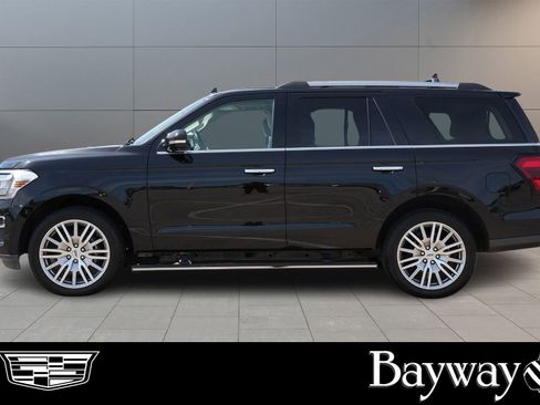 Used 2024 Ford Expedition Limited image 4